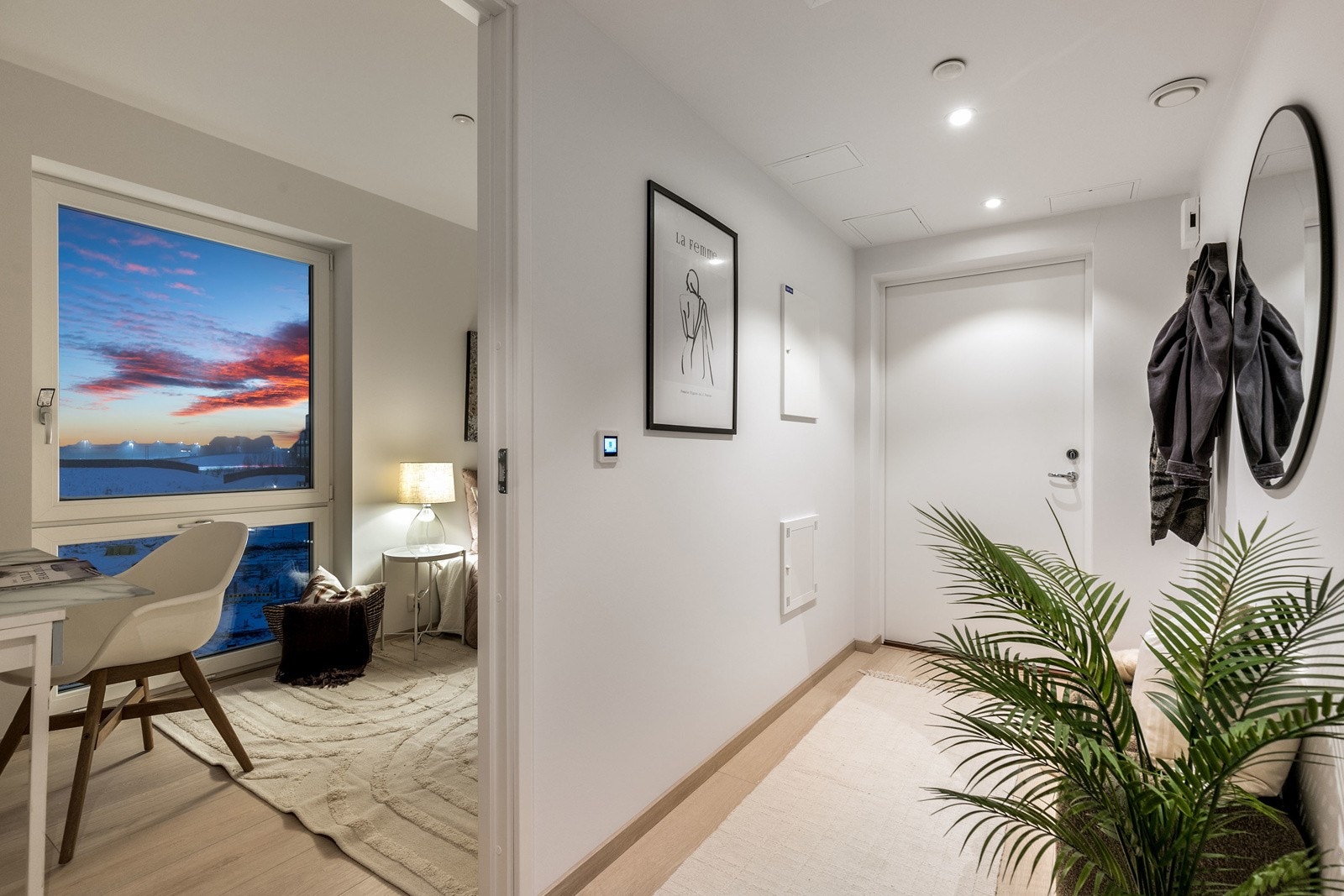 Flott entré/ gang med god avsatt plass til skapinnredning. Galleribilde