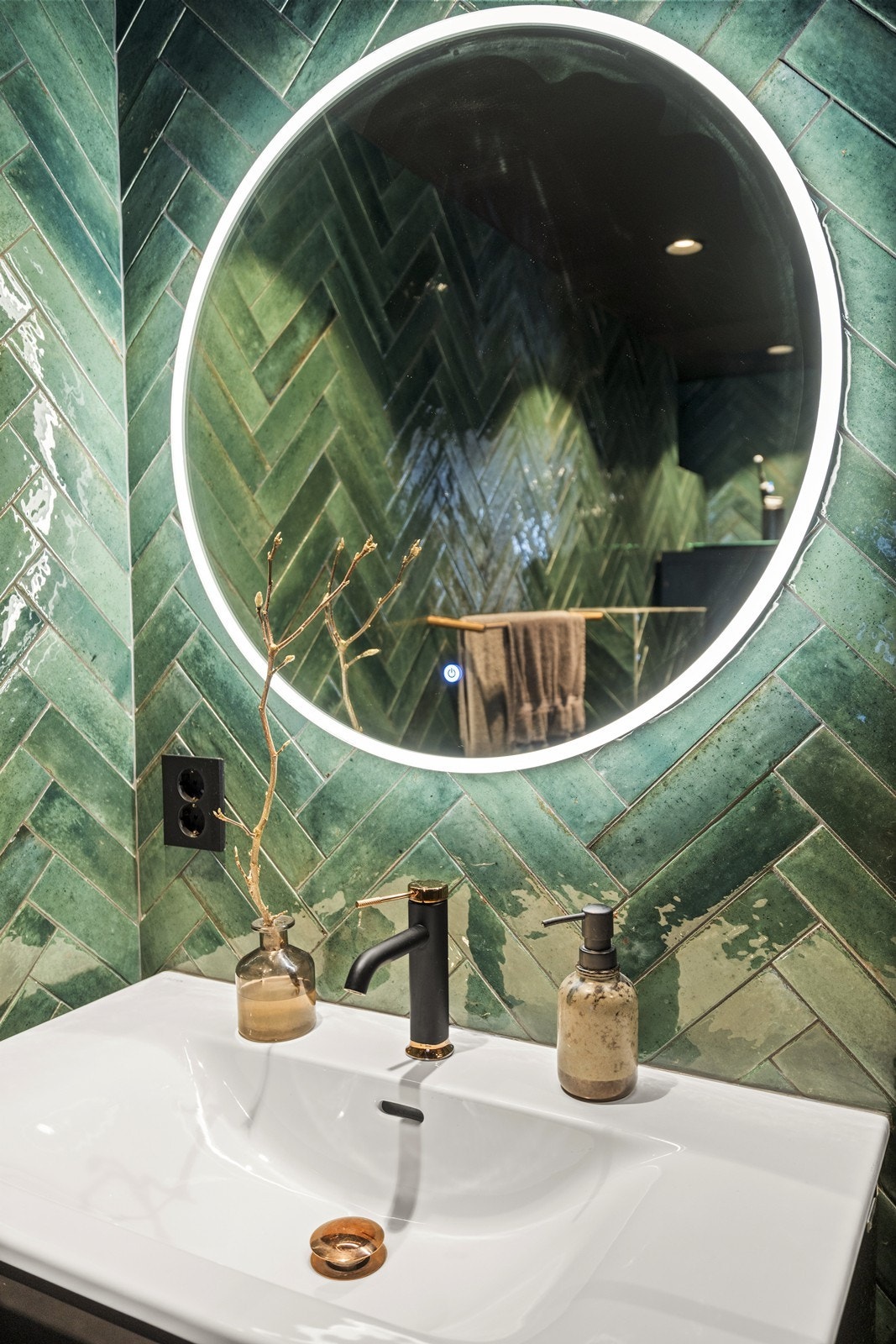 Her på badet er det også varmekabler i gulvet og mekanisk avtrekk. Galleribilde