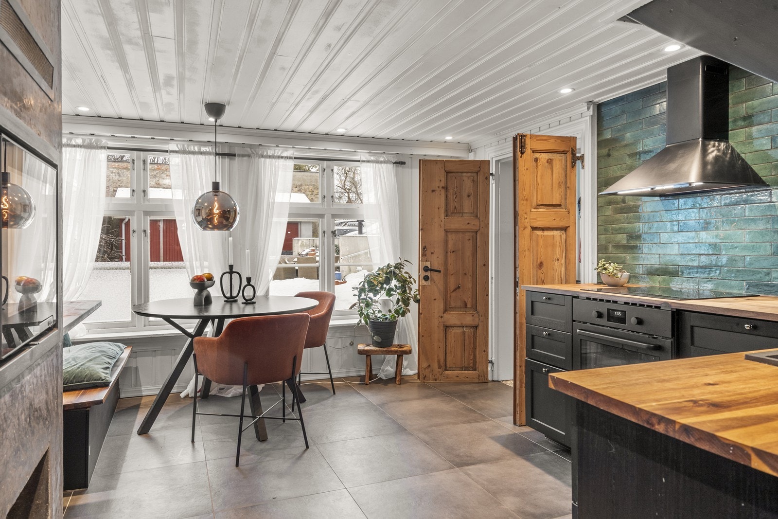 Kjøkkenet ble etablert i 2023 og har god plass til en hyggelig spiseplass. Galleribilde