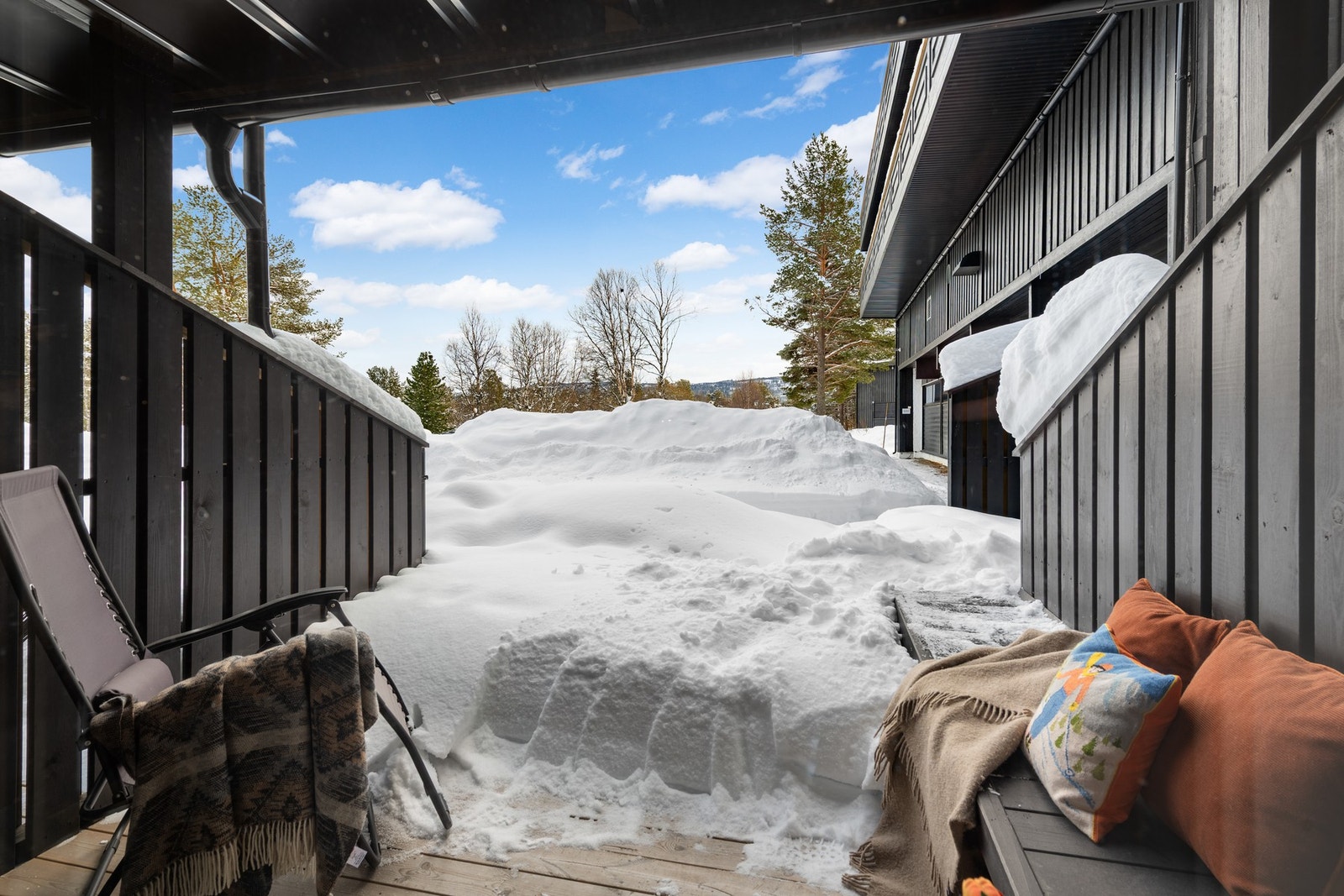 Ta morgenkaffen ute på terrassen Galleribilde
