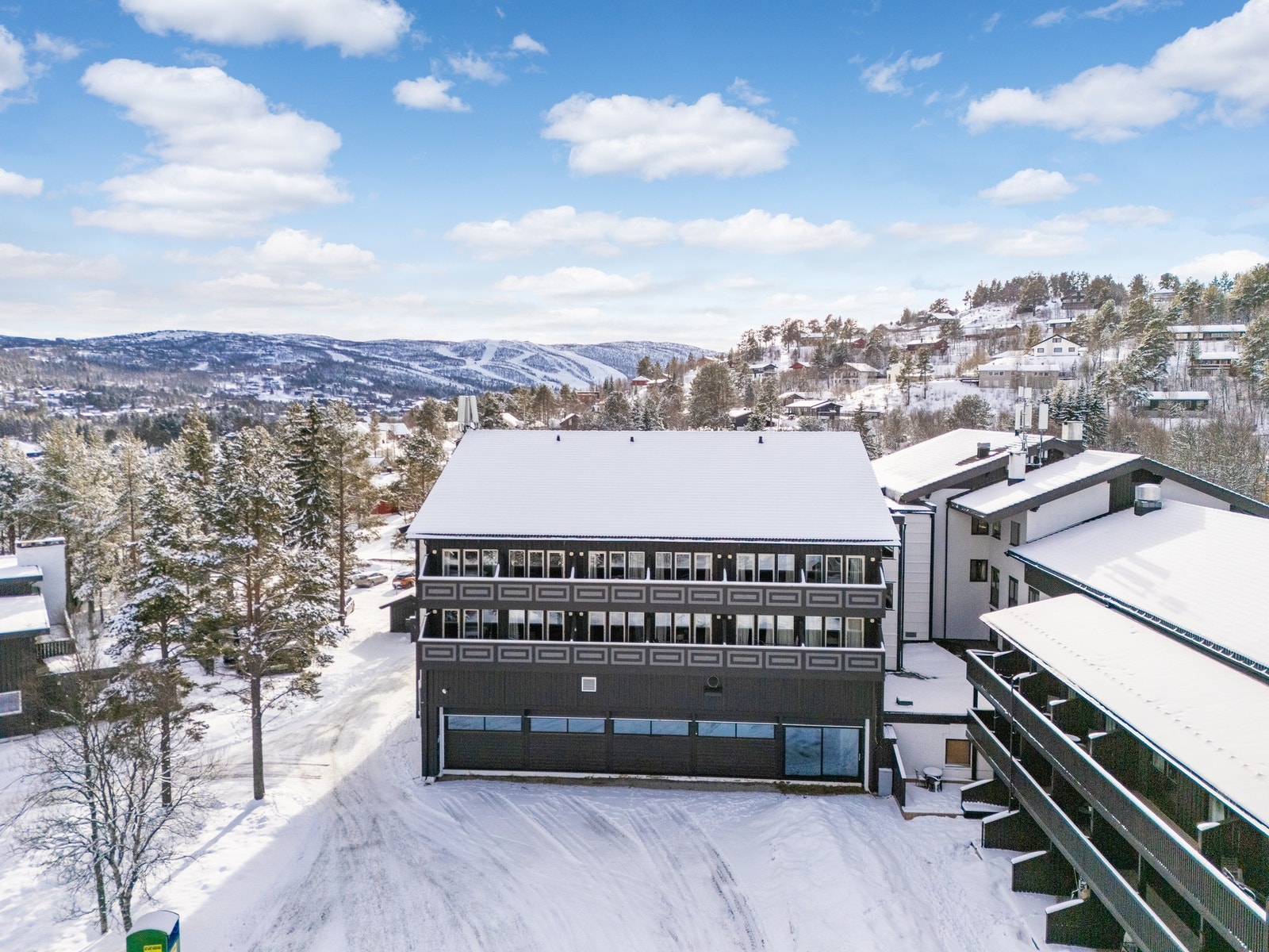 Her har man kort vei til både sentrum, togstasjon, skiløyper og alpinbakker Galleribilde