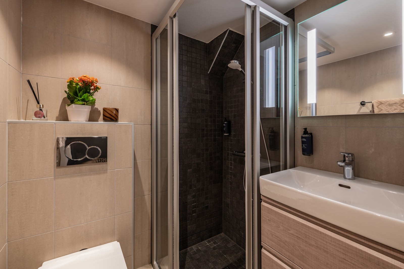 Nyt en varm dusj etter en lang skitur Galleribilde