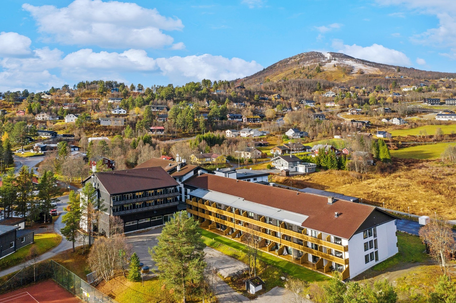 Høstens farger gjør noe med stemningen på Geilo Galleribilde