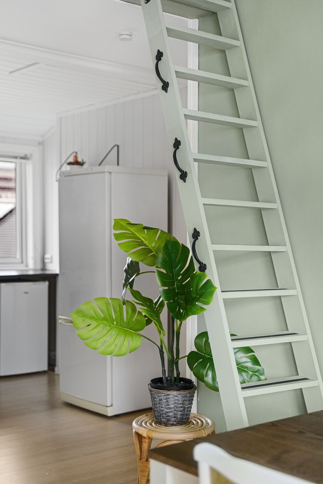 Det er videre installert en praktisk trapp som tar deg fra den sosiale sonen og opp til hemsen. Galleribilde