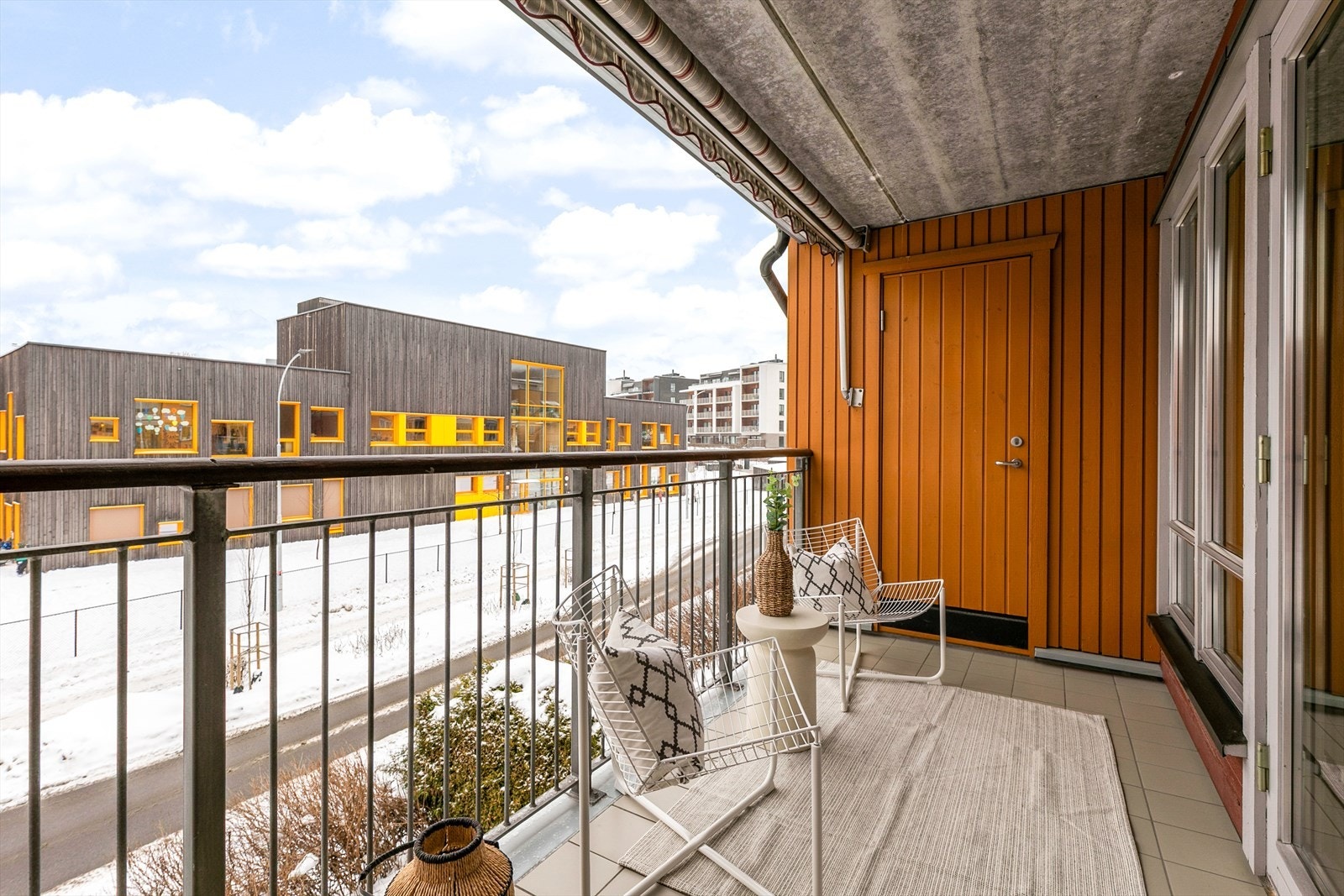 Det er 2 boder på balkong Galleribilde