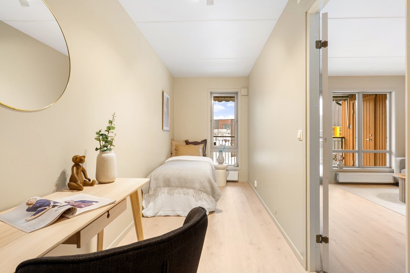 Soverom 2 er også av god størrelse og med god plass til seng og tilhørende møblement. Galleribilde