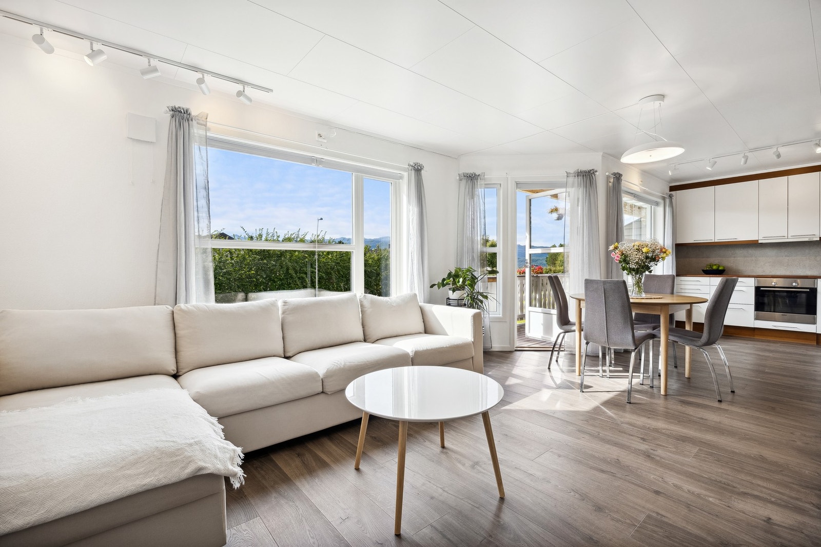 Stue og kjøkken Galleribilde