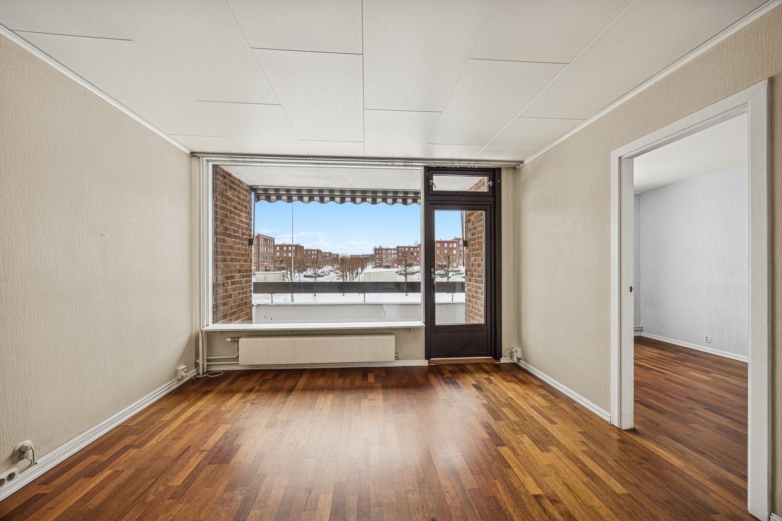 Stuen er enkel å møblere og har god plass til både sofagruppe og annet møblement. Galleribilde