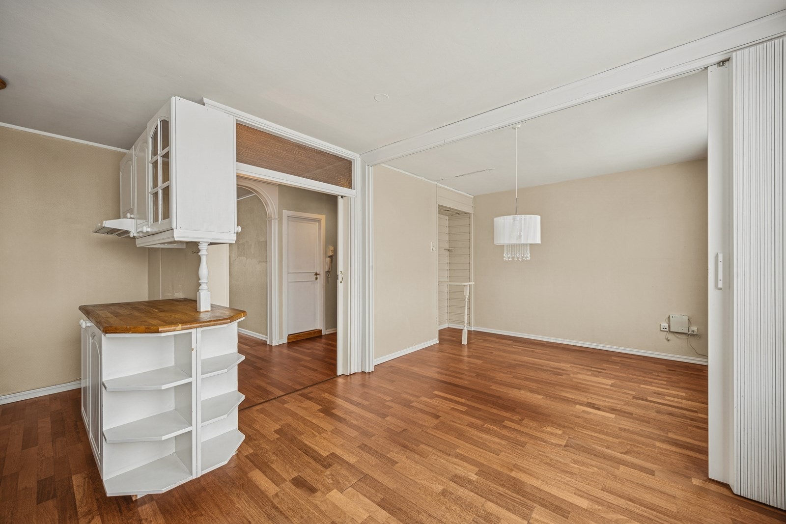 I tilknytning til kjøkkenet ligger en separat spisestue. Galleribilde