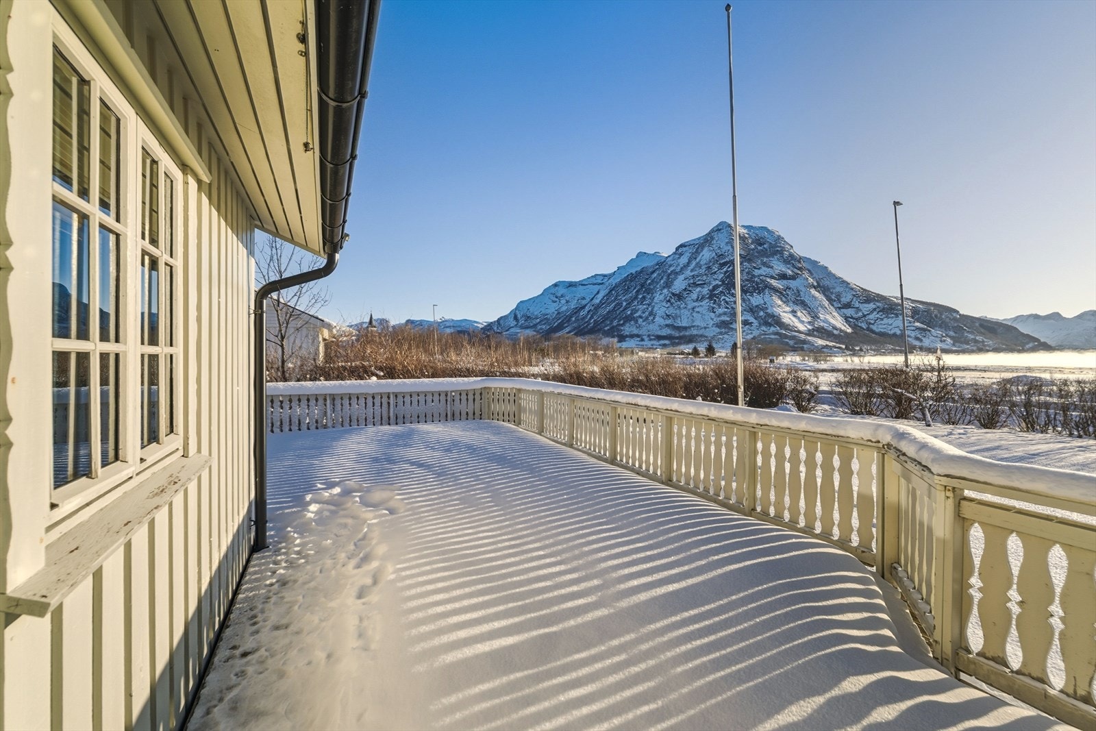 Beliggenheten gir en fin kombinasjon av landlig ro og samtidig enkel tilgang til sentrumsfunksjoner Galleribilde