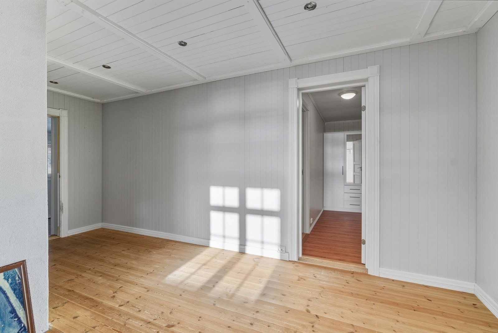 Fra gangen kommer du videre inn i stuen Galleribilde