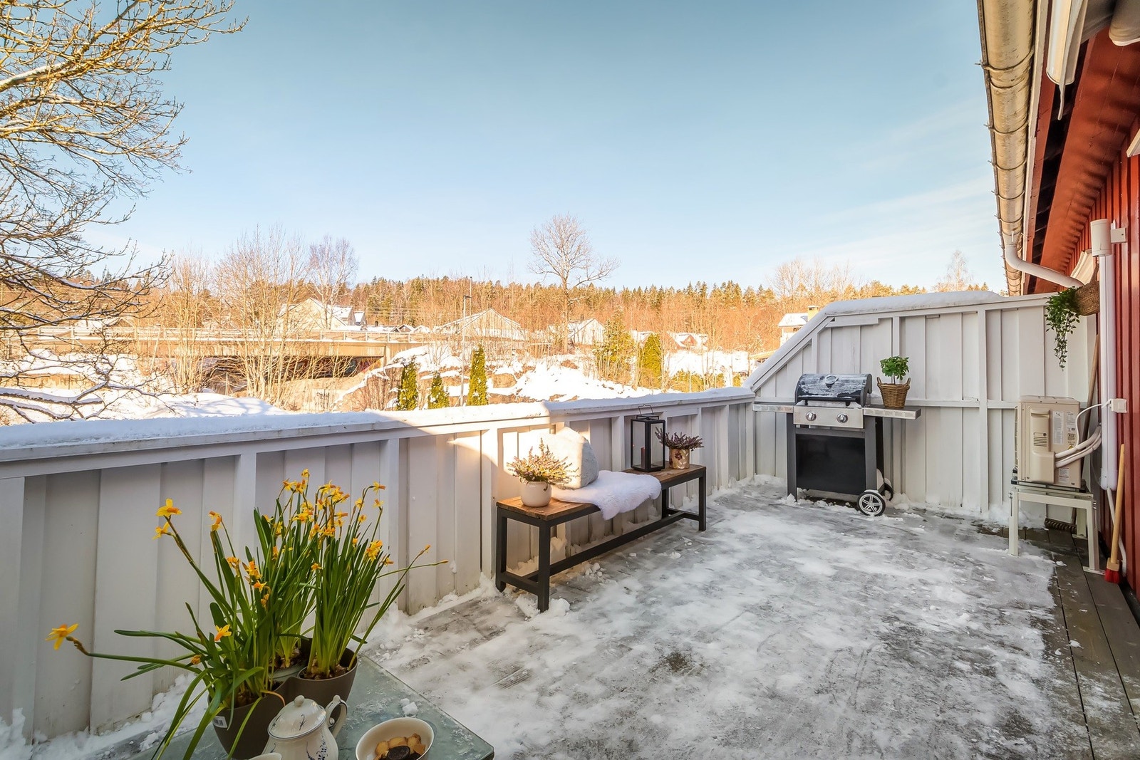 Verandaen vender mot vest og byr på ypperlige solforhold Galleribilde