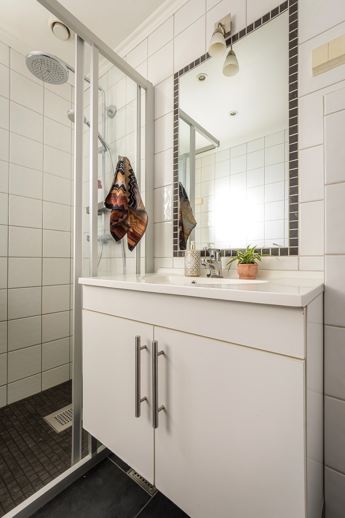 Godt med oppbevaring for baderomsartikler Galleribilde