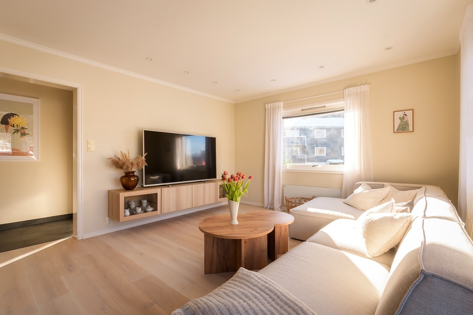 Flere vindusflater sikrer rikelig med naturlig lysinnslipp Galleribilde