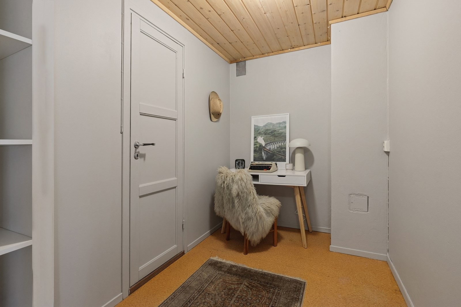 Bod / disponibelt rom. Dette er tiltenkt benyttet som lagringsplass, men det er noen i borettslaget som har satt inn vindu her og benytter dette som soverom. Galleribilde