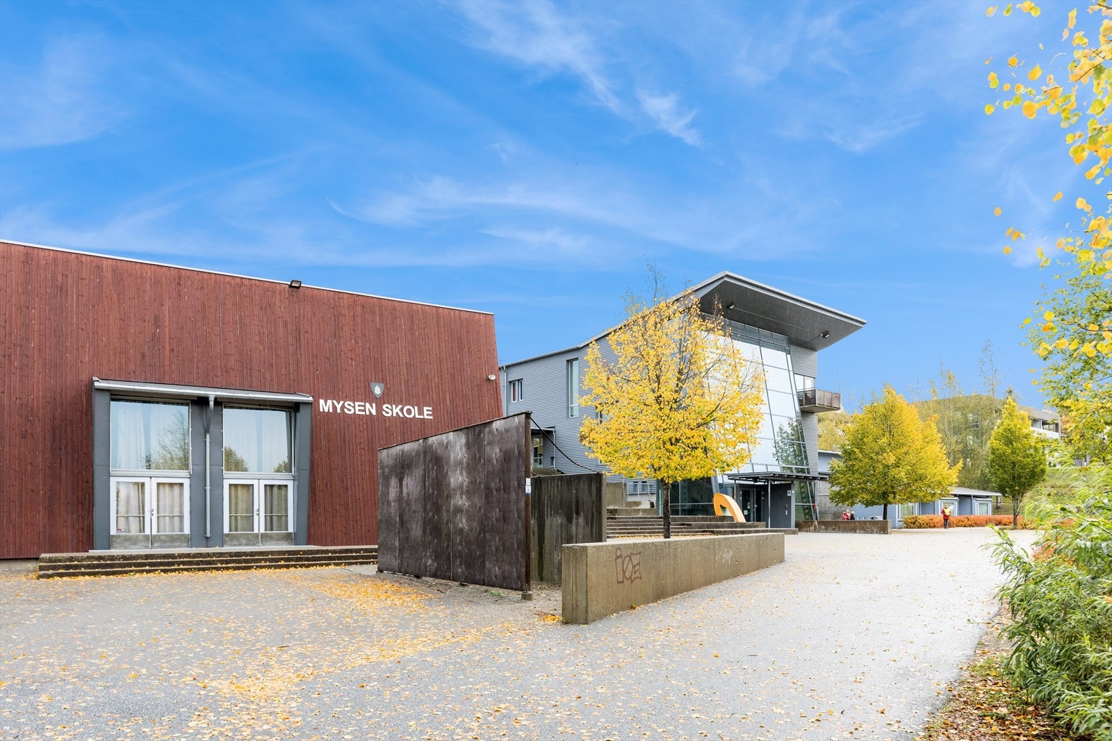 Mysen skole er en moderne barneskole fra 1. til 7. klasse med ca. 500 elever som sto ferdig i 2003. Galleribilde
