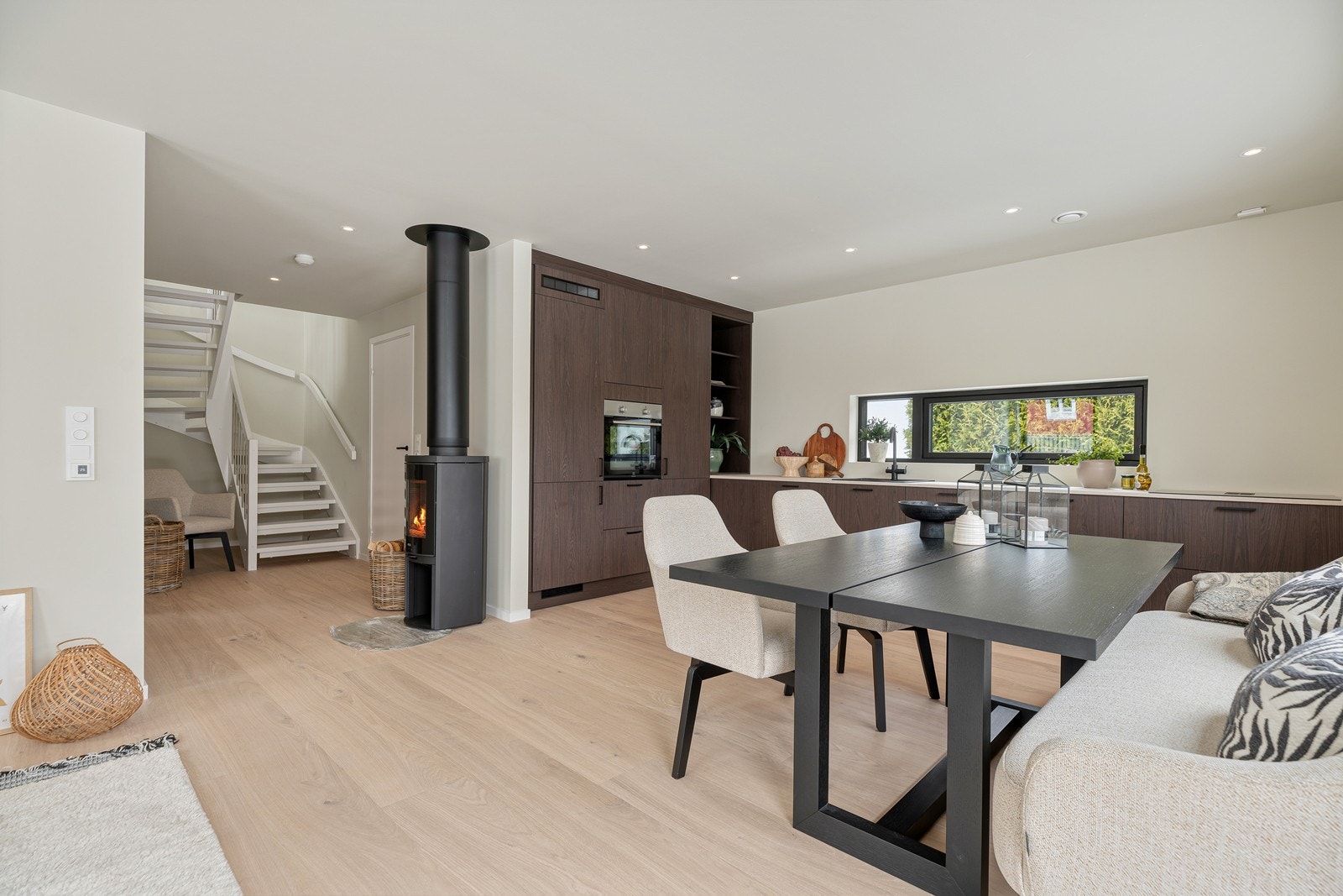 Det er en flott peis som varmer godt på kalde dager Galleribilde