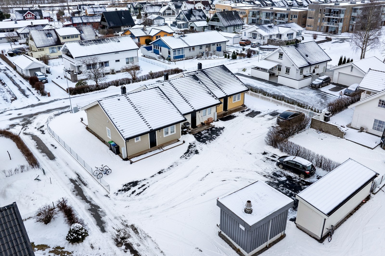 Her bur du praktisk og lettvint med gåavstand til sentrum samt barnehage og skule. Galleribilde