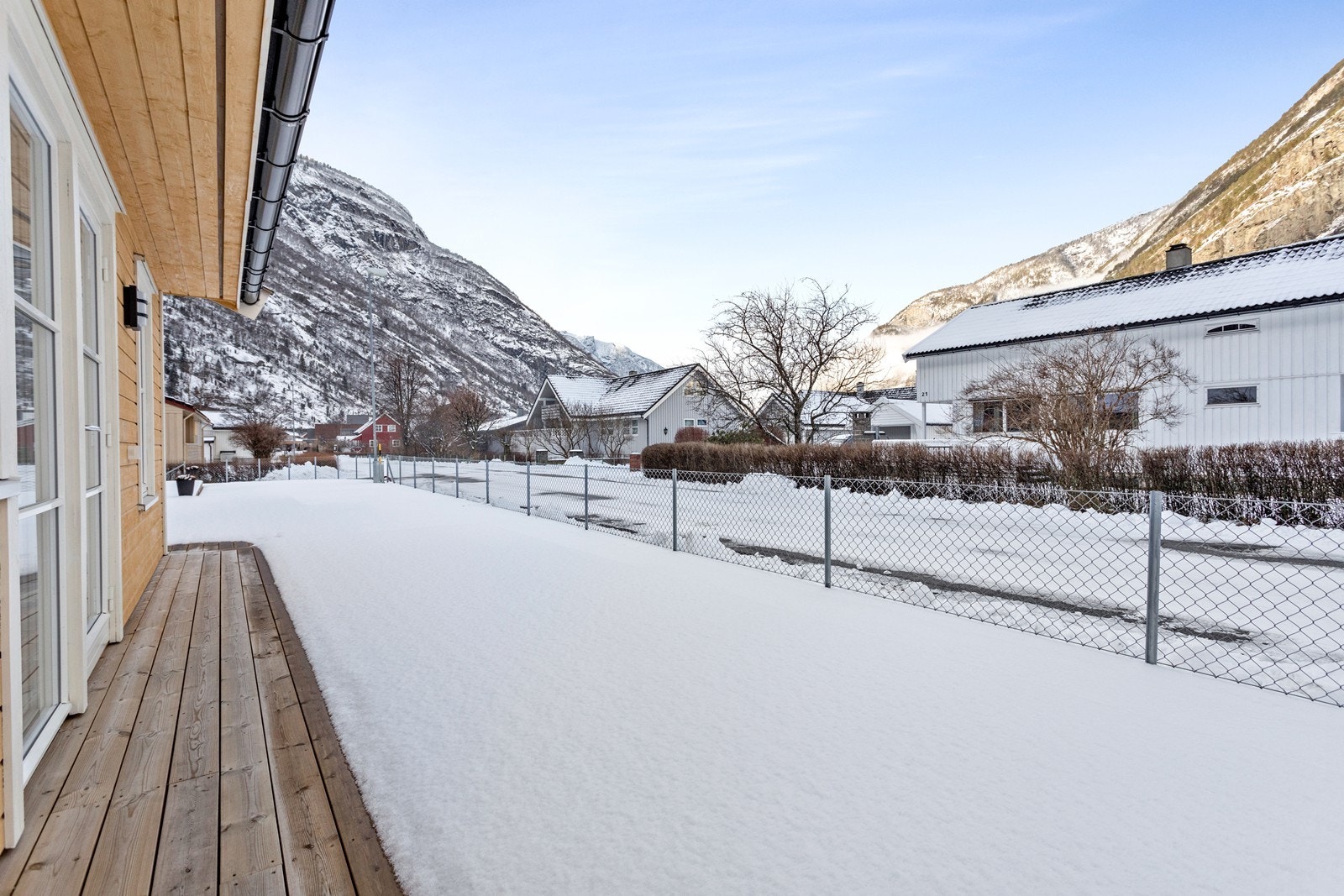 Flat og fin tomt som er felles for alle seksjonane. Galleribilde