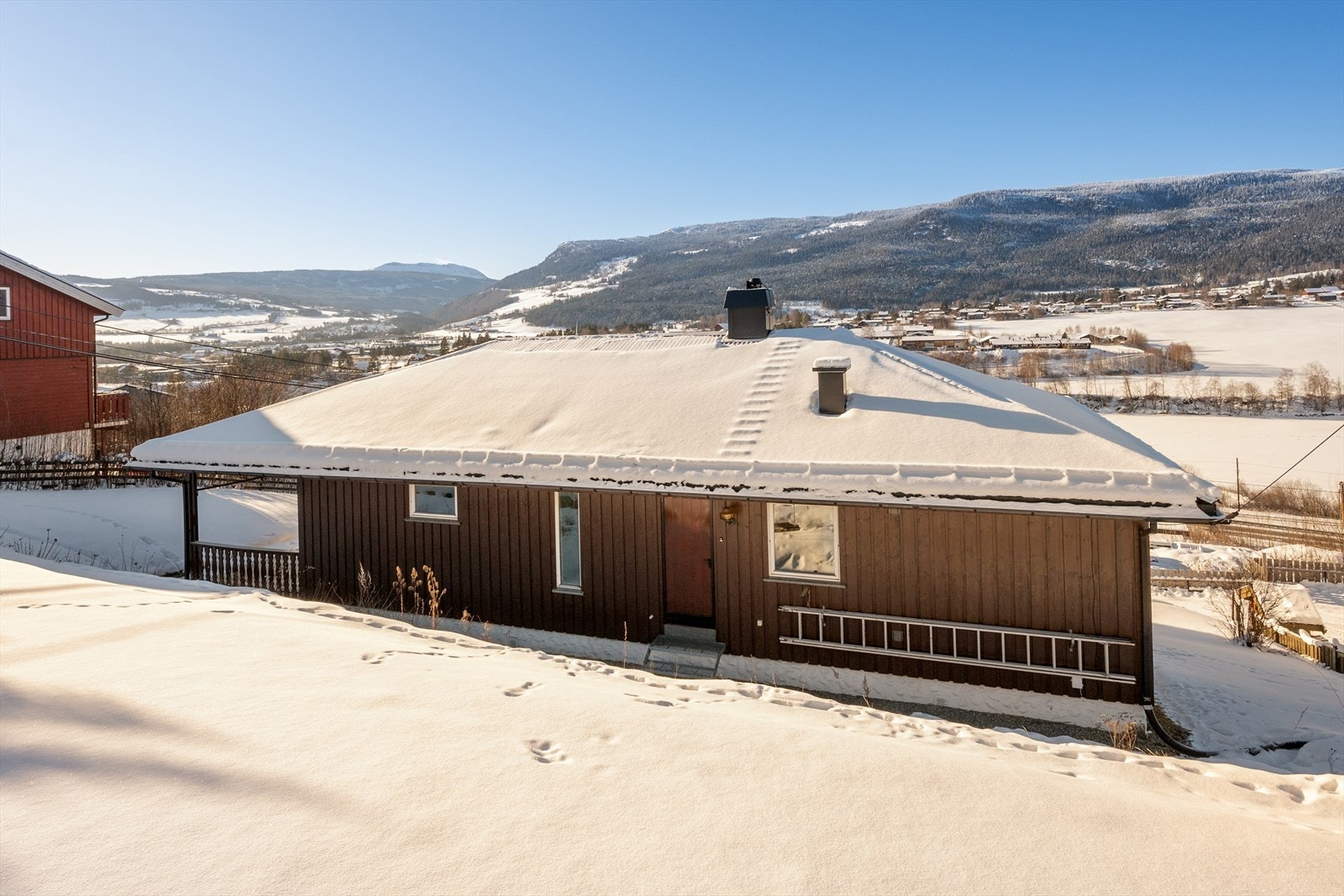 Uteområdet byr på boltreplass for både to- og firbeinte. Galleribilde