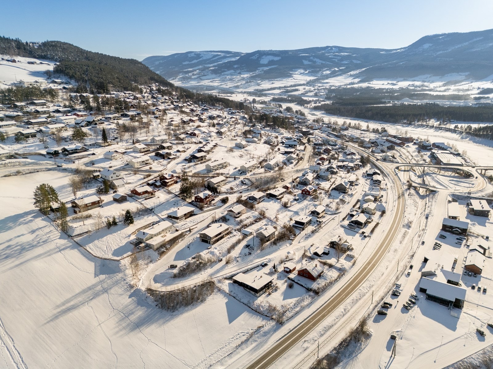 Nærområdet byr på et bredt utvalg av idretts- og fritidsaktiviteter, og det er ca 20 minutters gange til Kåja Idrettspark. Galleribilde