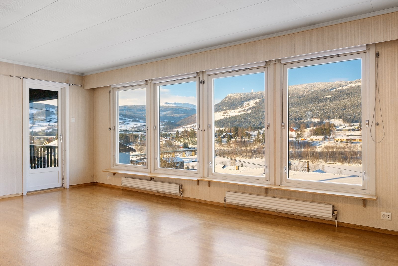 Stuen fremstår lys og luftig. Galleribilde