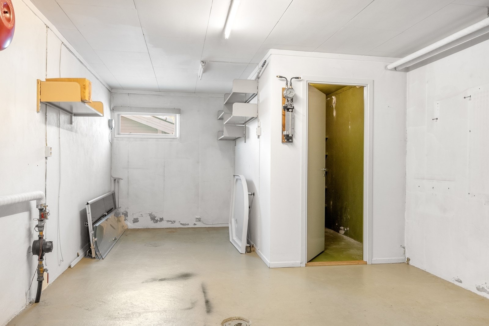 Underetasjen har i tillegg godt med lagrings- og oppbevaringsplass. Galleribilde