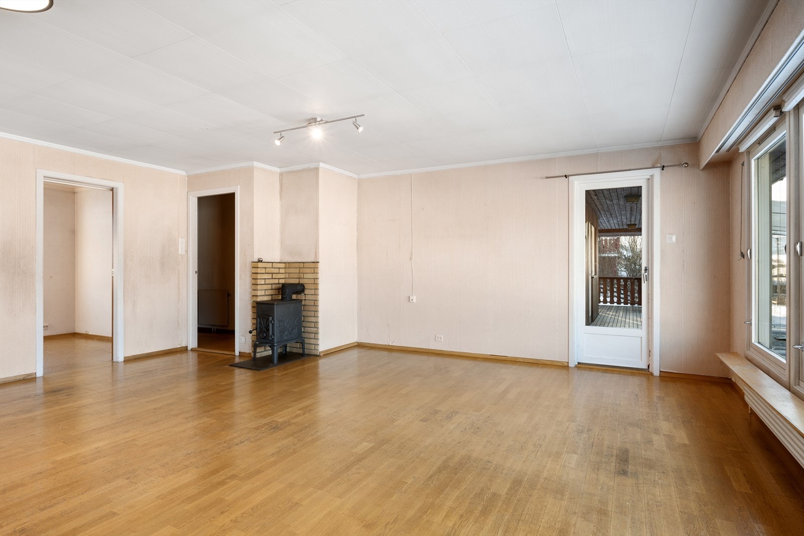 Vedovnen i stua gir ekstra varme og hygge på kalde dager. Galleribilde