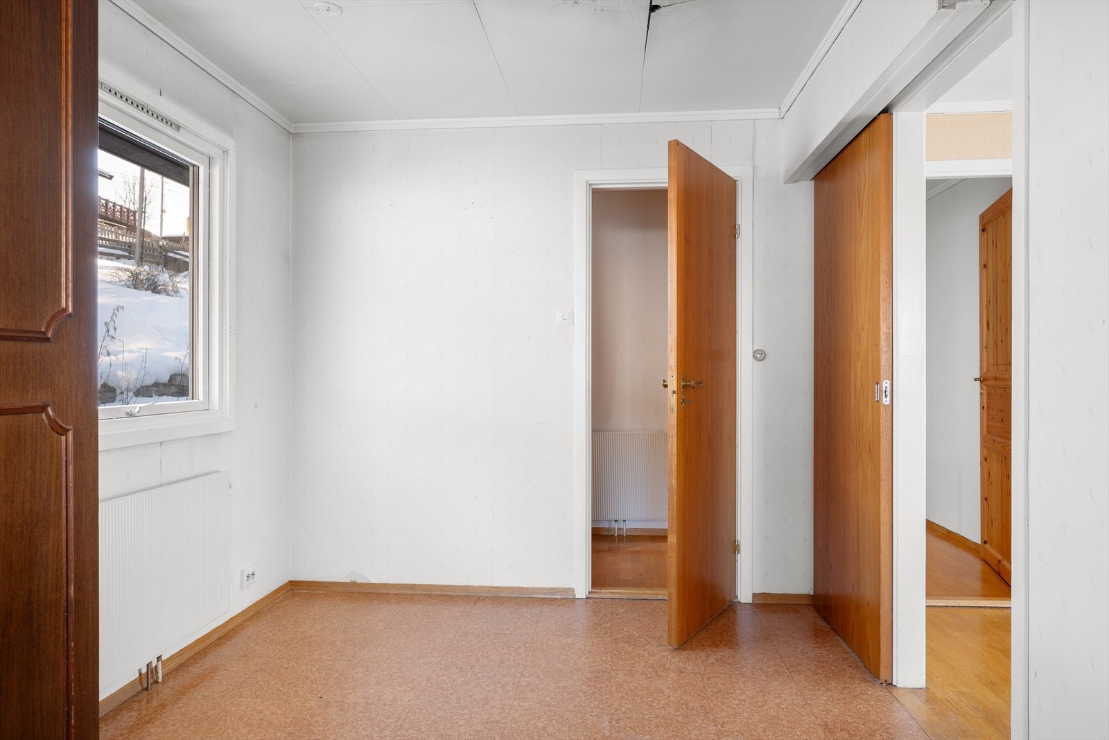 Kjøkkenet har adkomst både fra stue og gang. Galleribilde