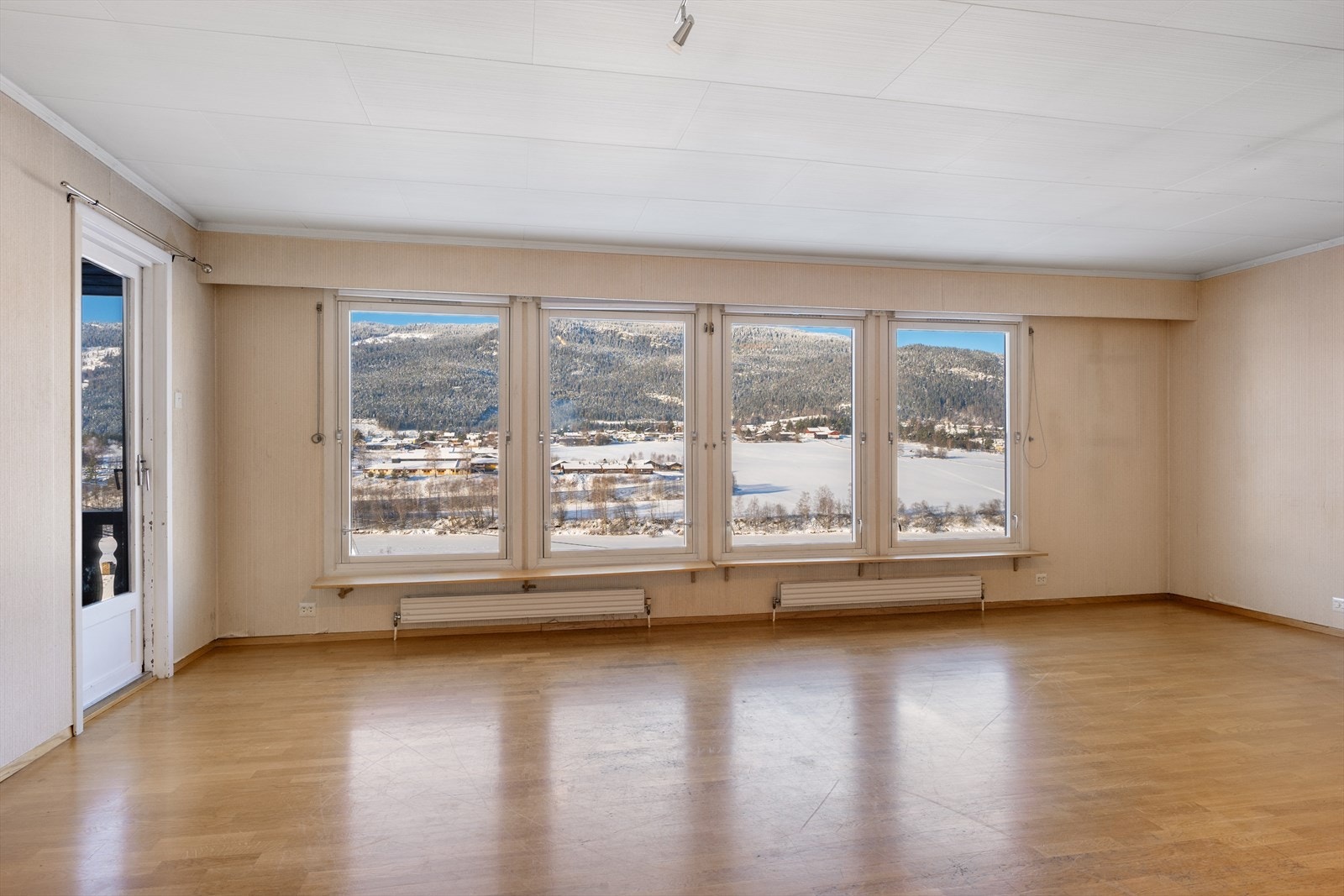 Stuen er et sentralt samlingspunkt i boligens hovedetasje. Galleribilde