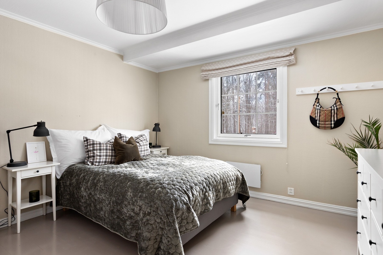 Hovedsoverom med god plass til garderobe. Galleribilde