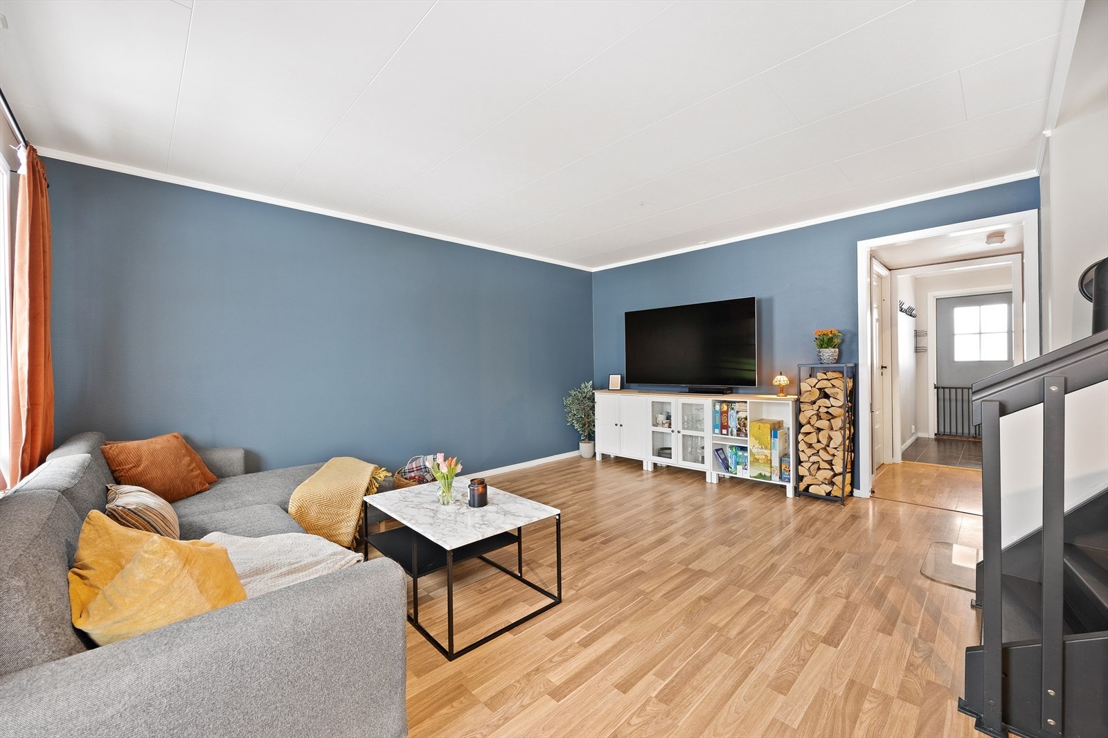 Stue mot entré. Galleribilde