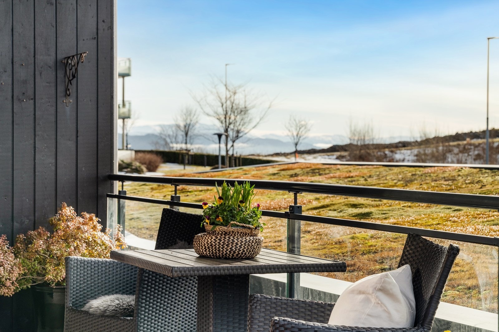 Om oppsatt visningsdato ikke passer, eller om du har noen spørsmål angående boligen, ikke nøl med å kontakte megler. Galleribilde