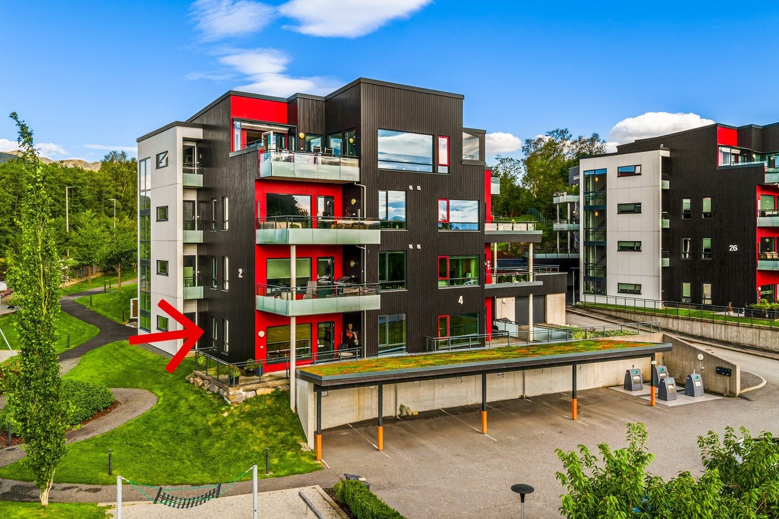 Med leiligheten følger det en carport, med en bod på 5 kvm. Der kan man lagre det man måtte ønske. Galleribilde