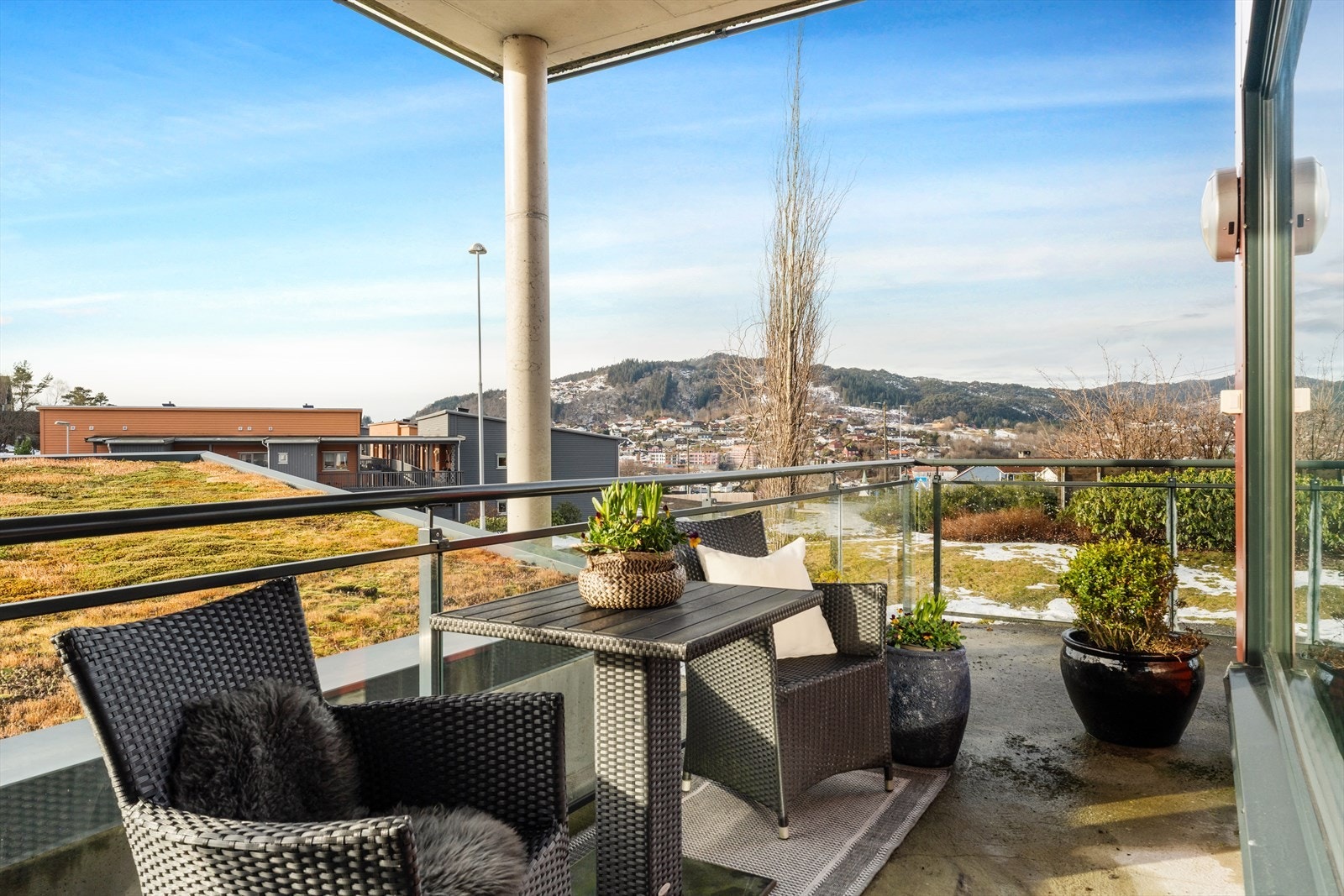 Stor og fin terrasse på 15,4 kvm med nydelig utsikt. Galleribilde