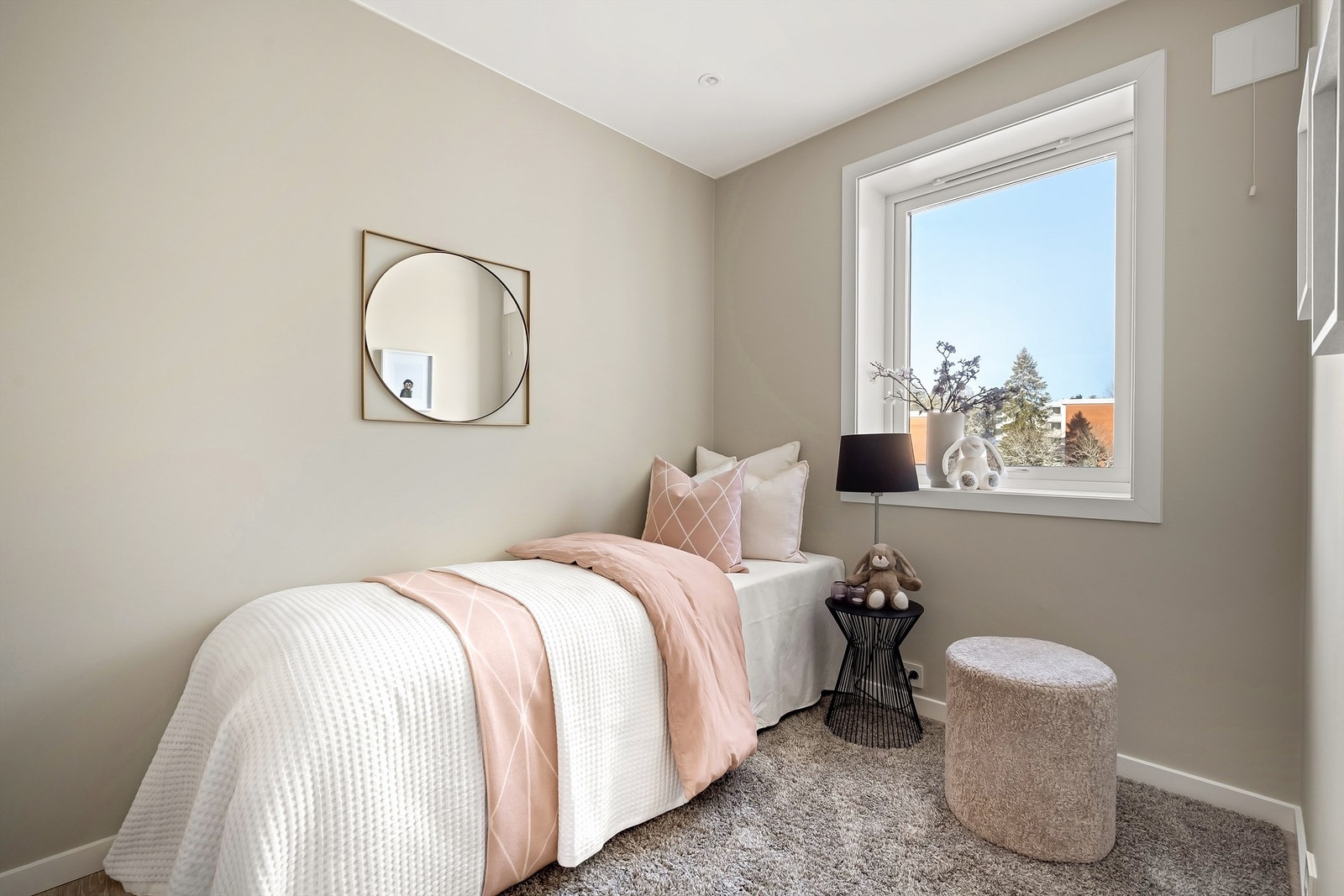 Det andre soverommet egner seg godt som barnerom, gjesterom eller kontor. Galleribilde