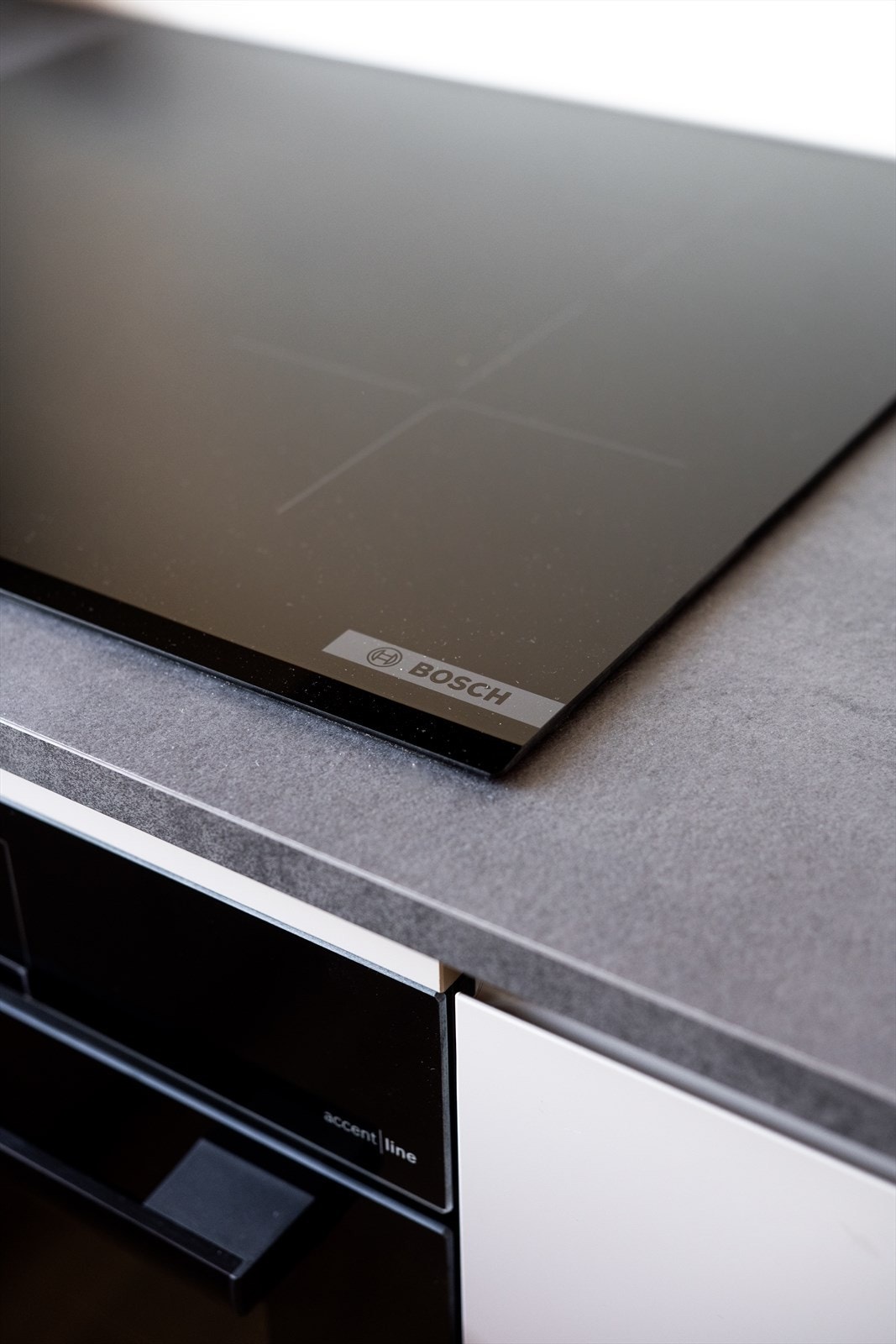 Nedfelt induksjonstopp fra Bosch gir presis og effektiv matlaging. Galleribilde