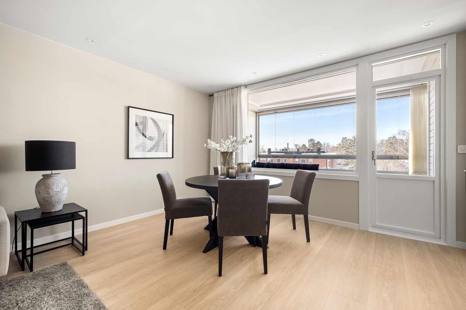 Både gulvvarme og lys kan styres via app. Galleribilde