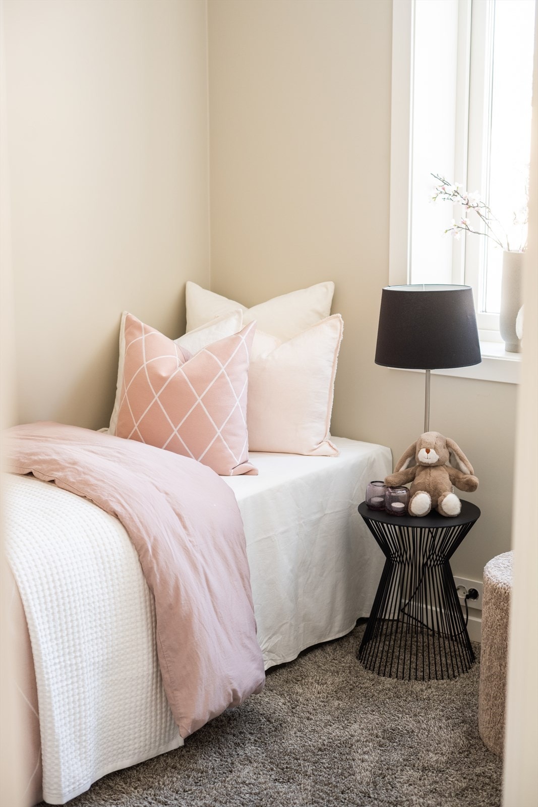 Alle de tre soverommene holder samme høye standard som resten av boligen. Galleribilde