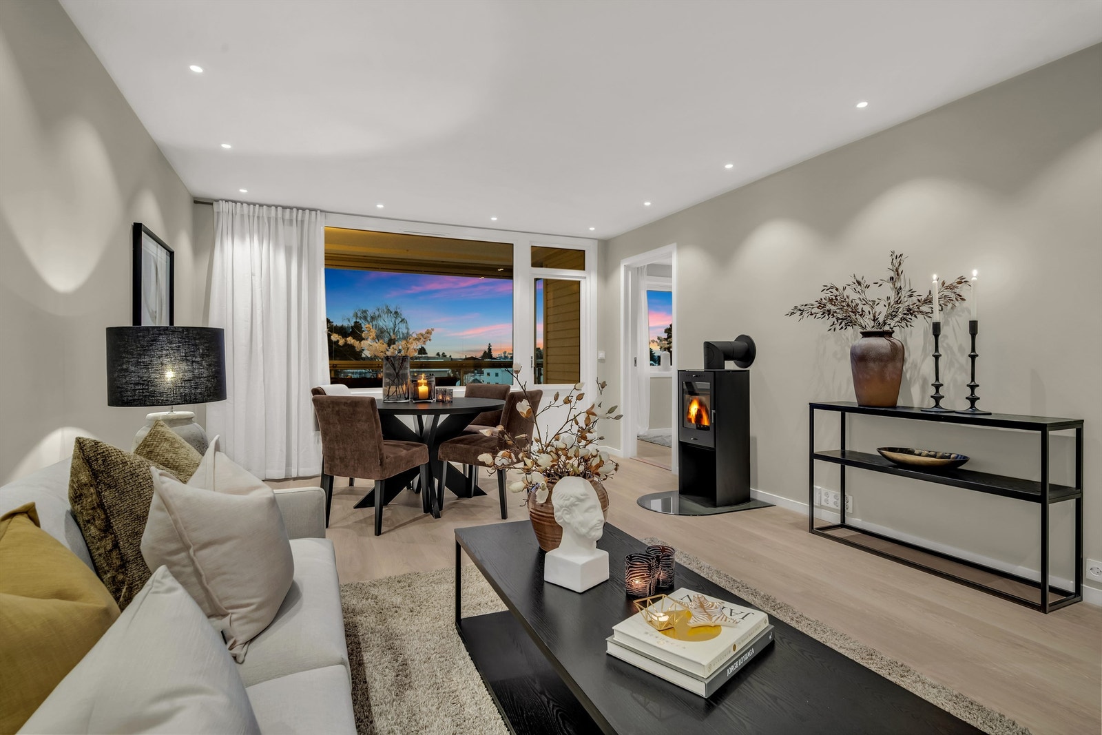 Leiligheten er en gjennomført 4-roms med en helhetlig og luksuriøs følelse. Galleribilde