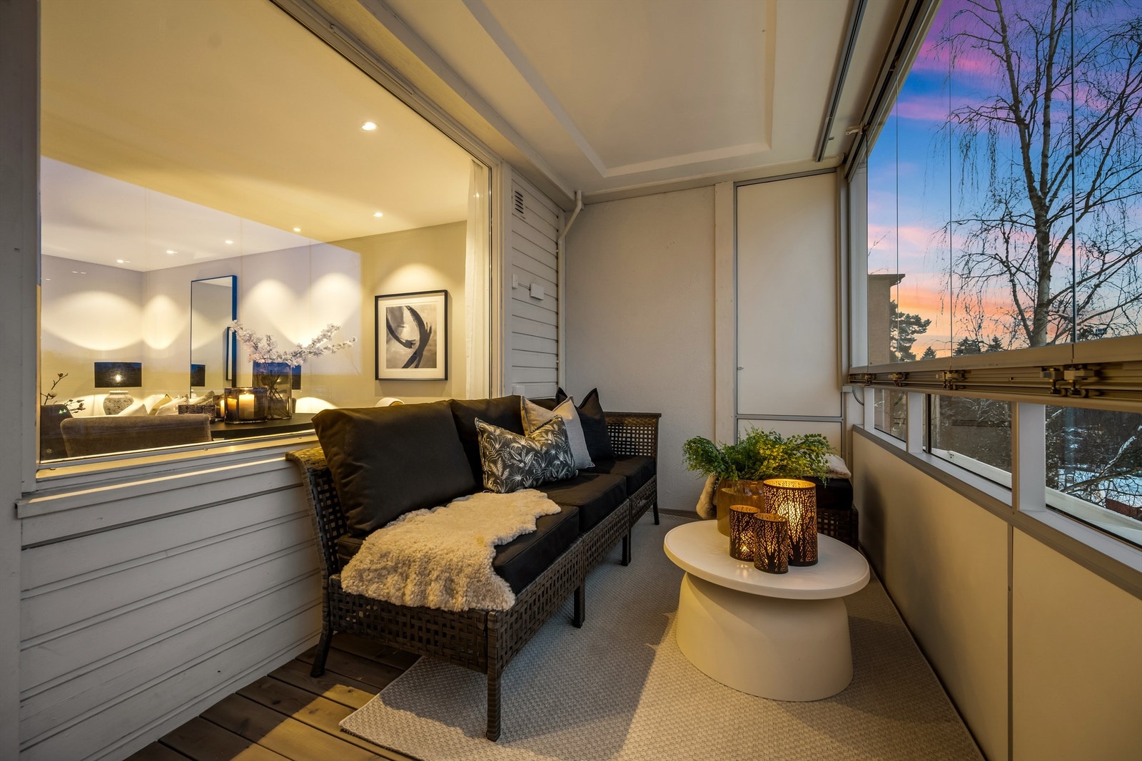 Svært begrenset med innsyn, noe som gjør at balkongen oppleves som privat og tilbaketrukket. Galleribilde