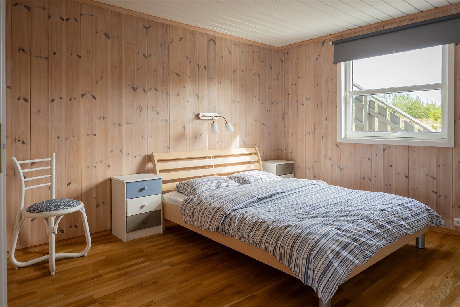 Hovedsoverommet måler hele 13 m², med god plass til dobbeltseng, garderobeløsning og nattbord. Galleribilde