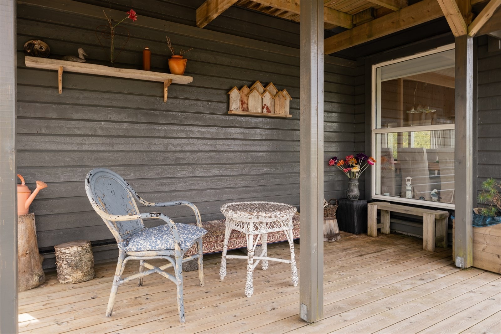 Under takterrassen finnes en lunere sone, skjermet og hyggelig. Galleribilde