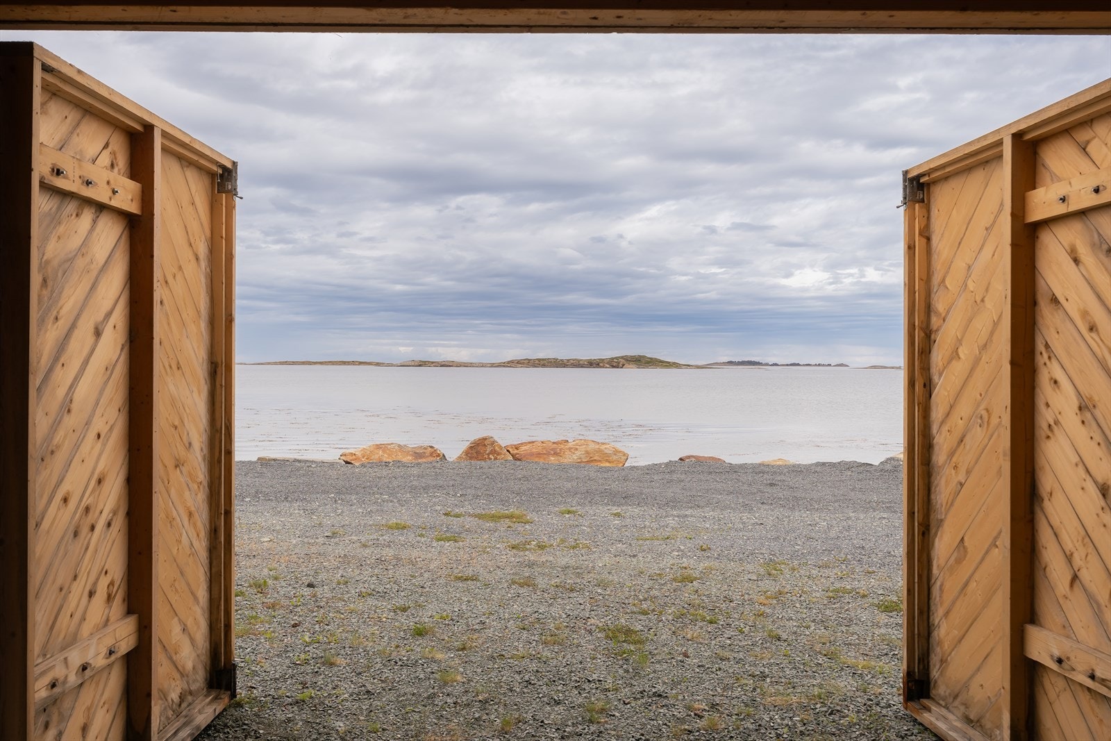 Fra eiendommen er det kort sjøvei ut til storhavet, med muligheter for opplevelsesrike båtturer og fiske. Galleribilde