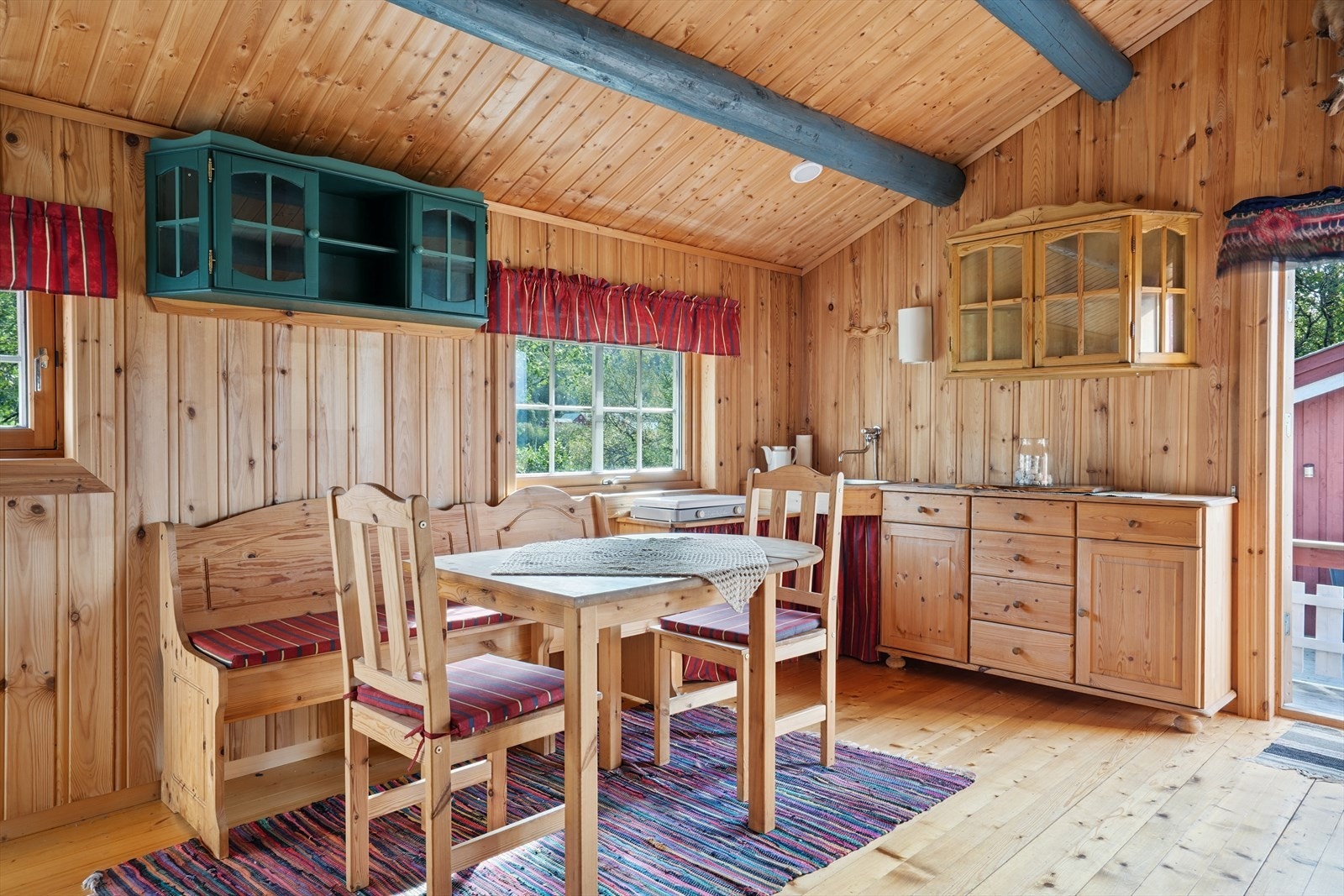 Enkelt heltrekjøkken med vask. Vurdert til TG-1 av takstmann. Galleribilde