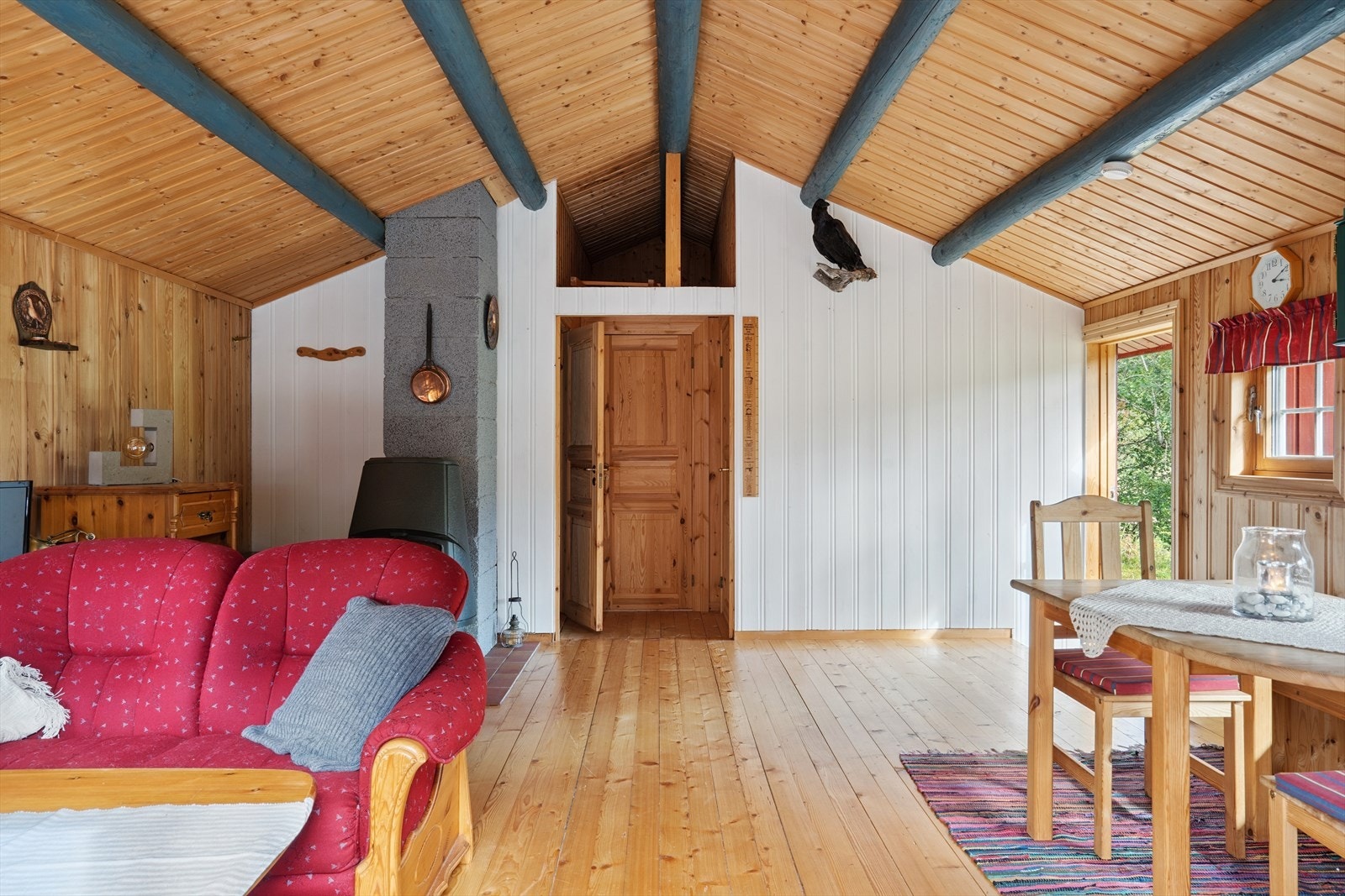 Ekstra lagringsplass over inngang til soverom og bod. Galleribilde