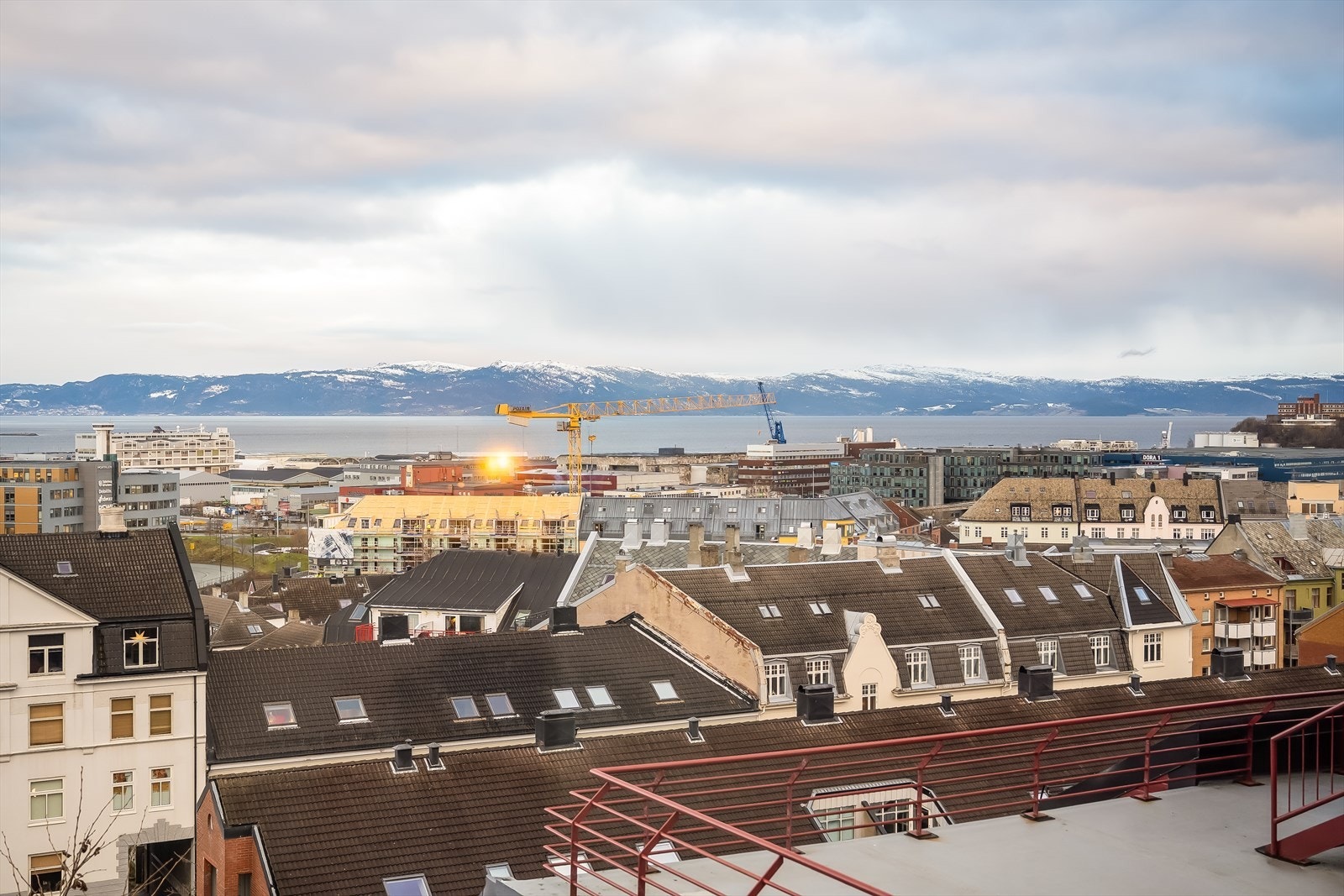 Dette er boligen for deg som ønsker en unik beliggenhet med moderne komfort. Galleribilde