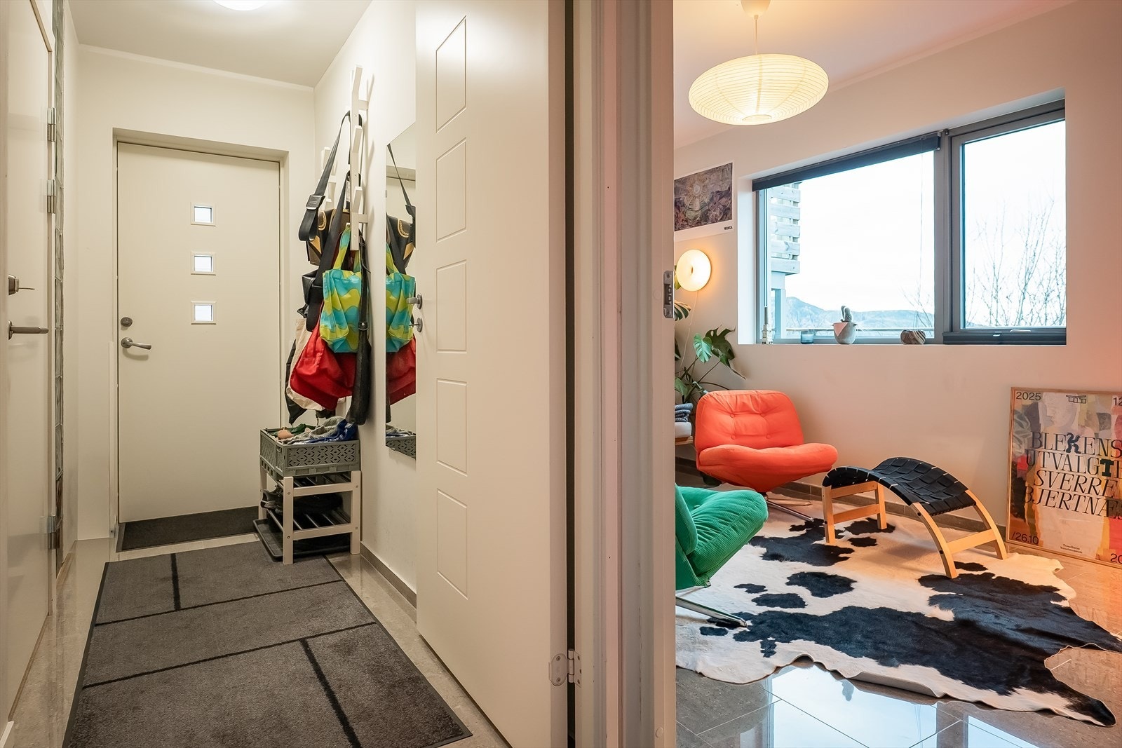 Ved ønske er det mulighet for å etablere utleiedel i sokkel. Det er lagt keramiske fliser i hele sokkeletasjen inkludert boden. Galleribilde