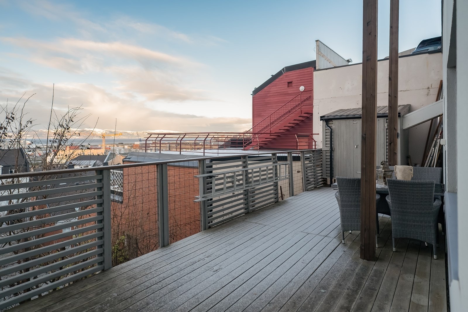 Terrassen strekker seg over hele 32m². Galleribilde