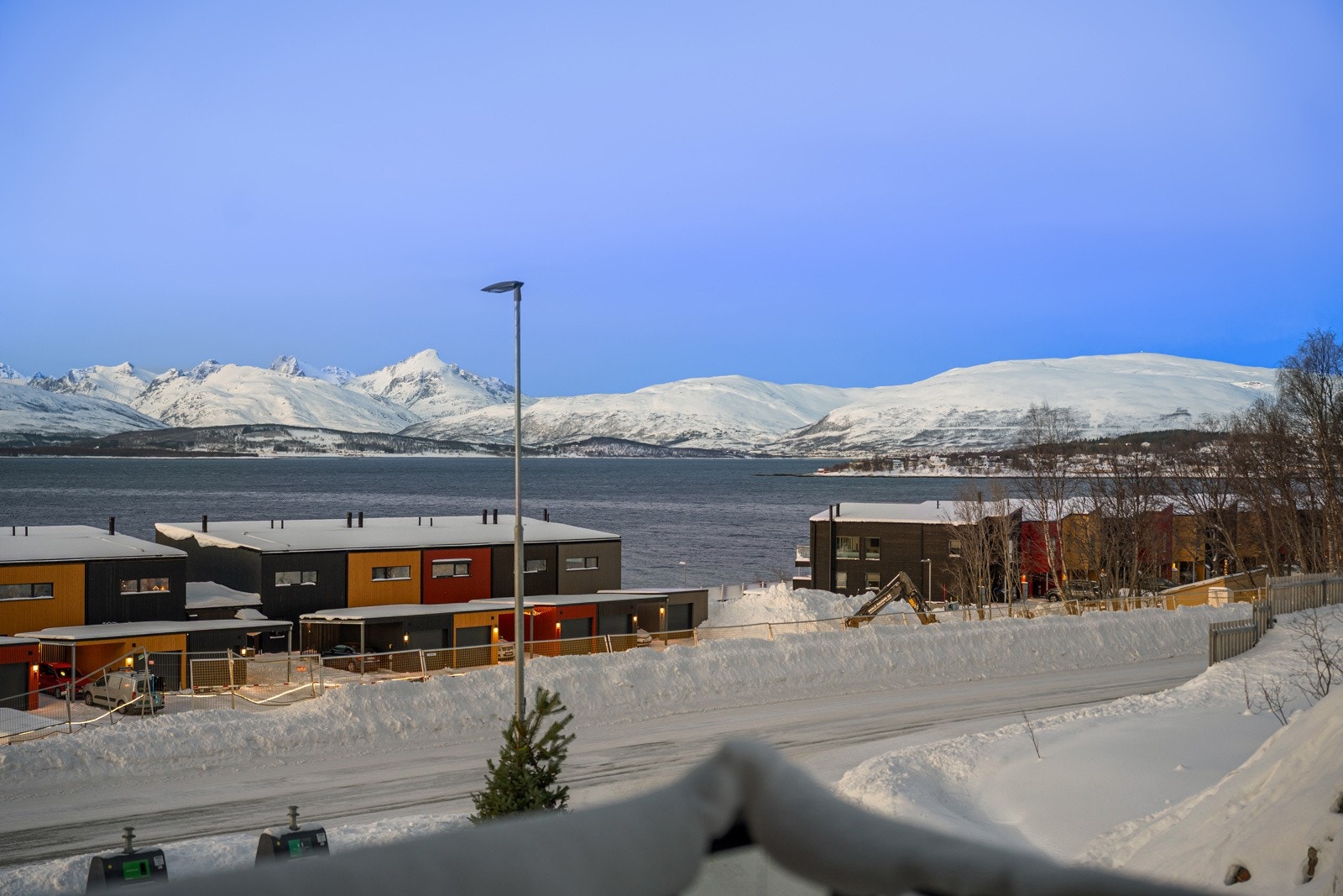 Utsikt mot Tromsøysundet og innseilingen til Tromsø.